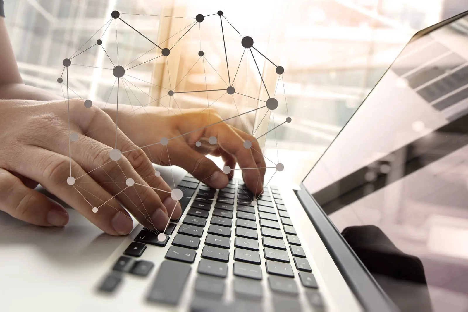 Google ya no basta, las empresas impulsan su crecimiento combinando SEO, webs y redes sociales