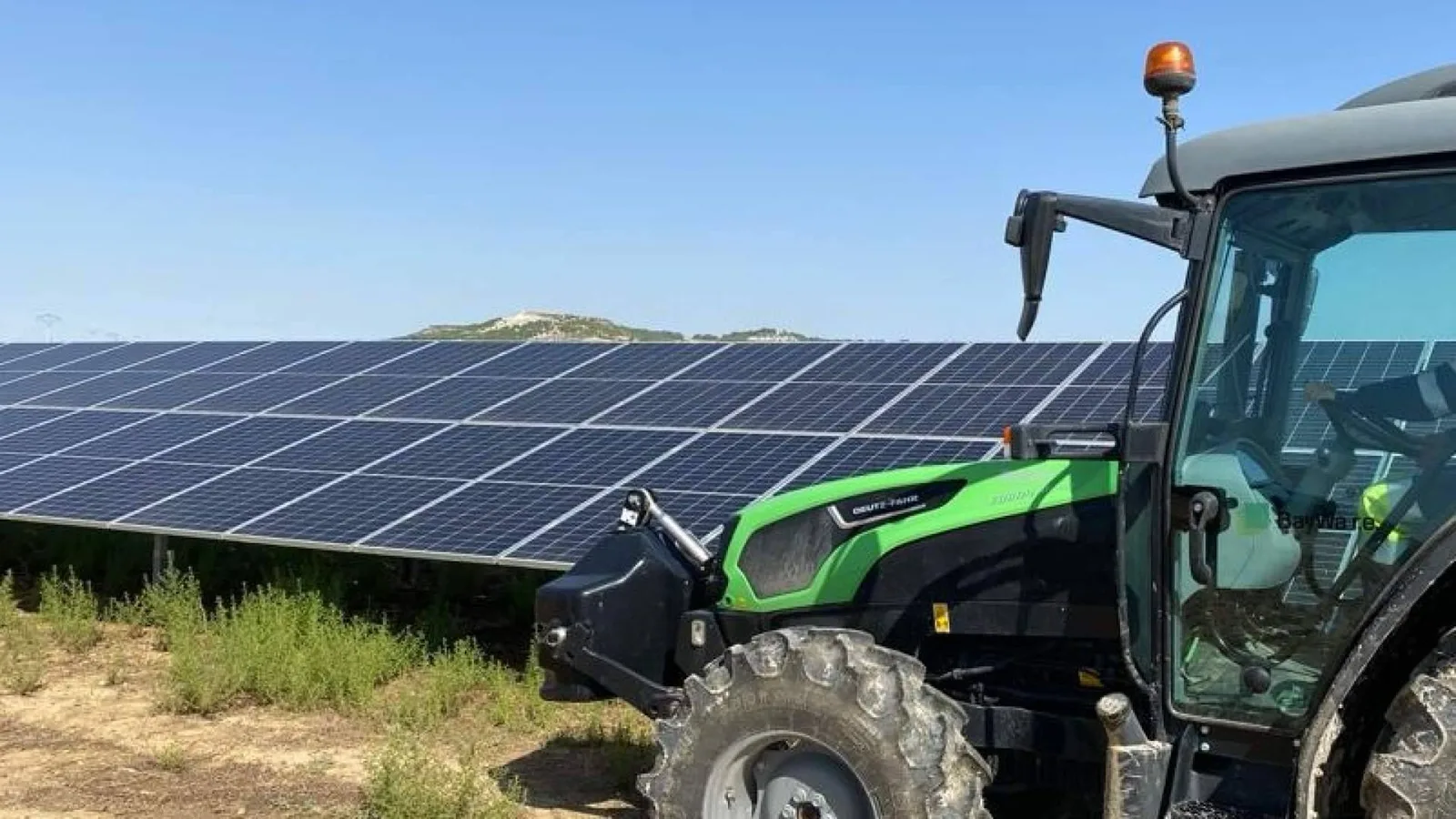 BayWa r.e. optimiza la producción de energía renovable mediante la limpieza de módulos solares en suelo
